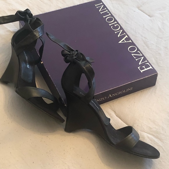 Gorgeous black leather wedge - Picture 3 of 14